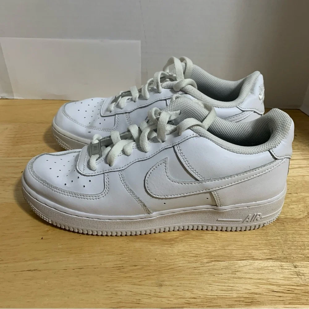 Nike Air Force 1 Low Triple White DH2920-111 Youth Size 7Y -8.5 Women